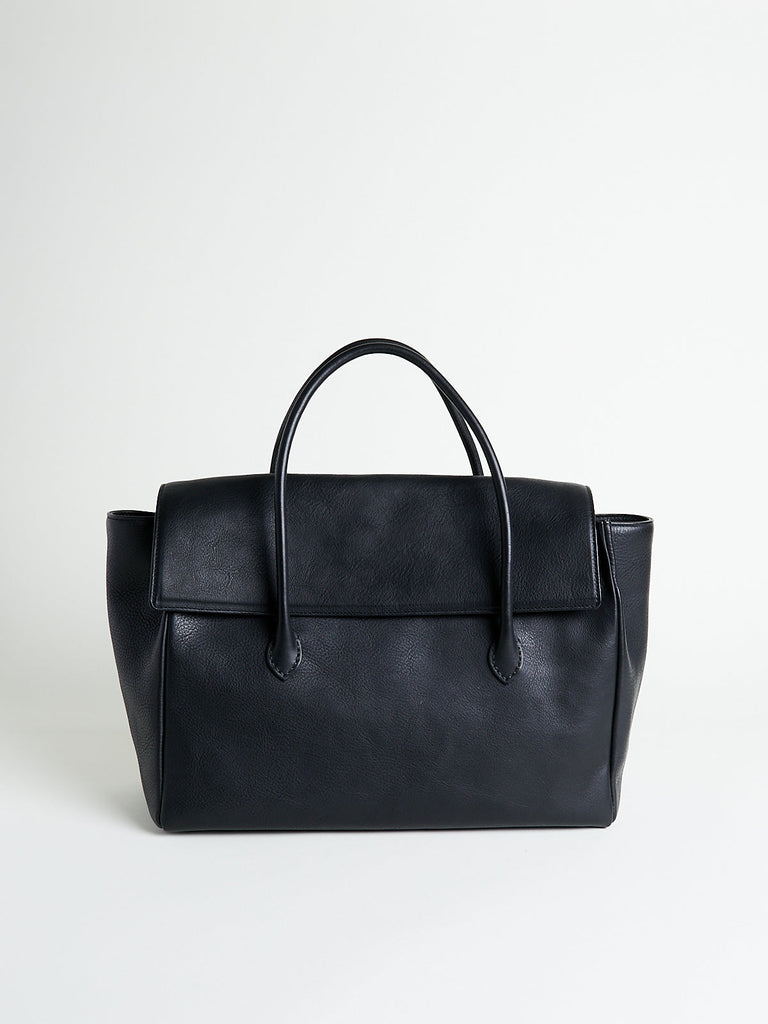 Arts & Science Stitch Flap Bag M in Black