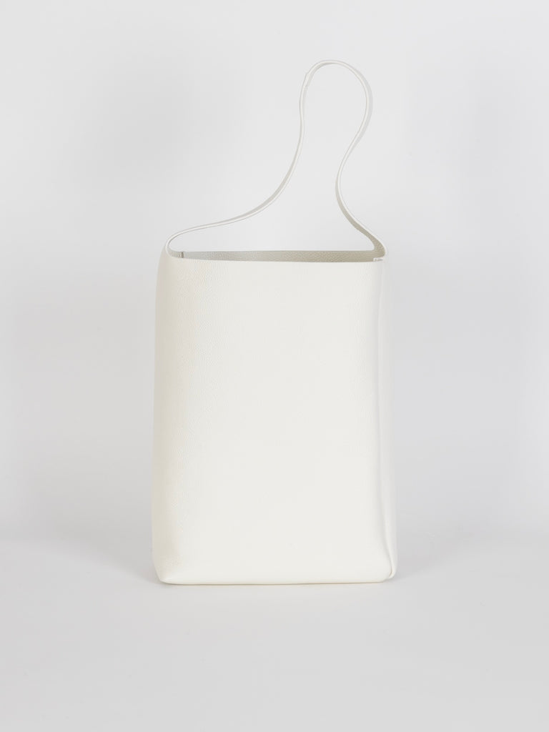 Aeta - Shoulder Bag in White M