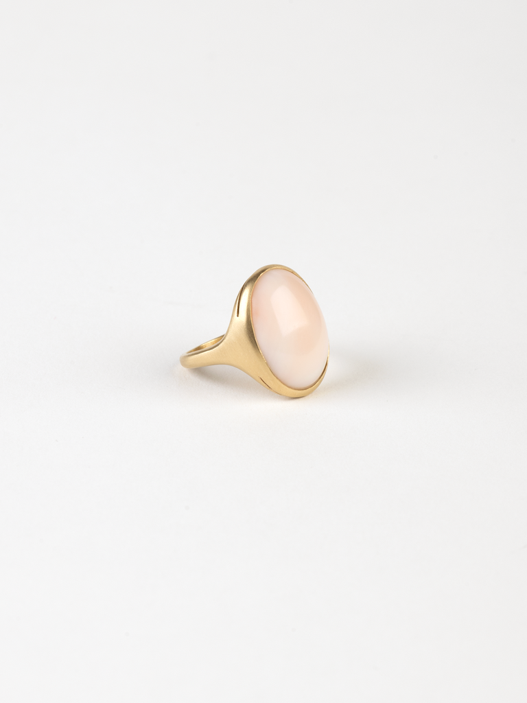 Anaconda - Different New Oval Ring in 9k Yellow Gold with 8.5ct Rose Coral